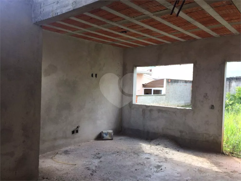 Casa à venda com 3 quartos, 170m² - Foto 2