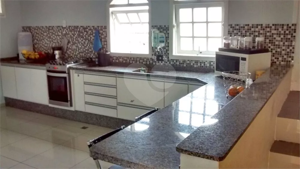 Casa à venda com 3 quartos, 260m² - Foto 1