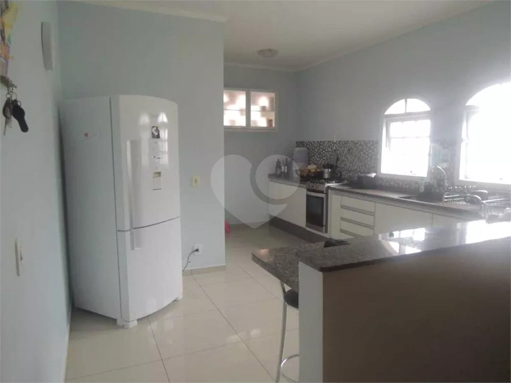 Casa à venda com 3 quartos, 260m² - Foto 3