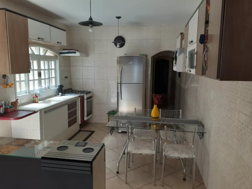 Casa à venda com 2 quartos, 170m² - Foto 1