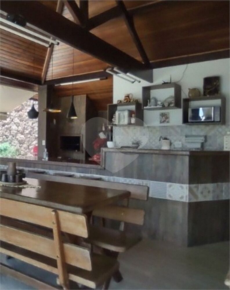 Casa, 4 quartos, 1581 m² - Foto 1