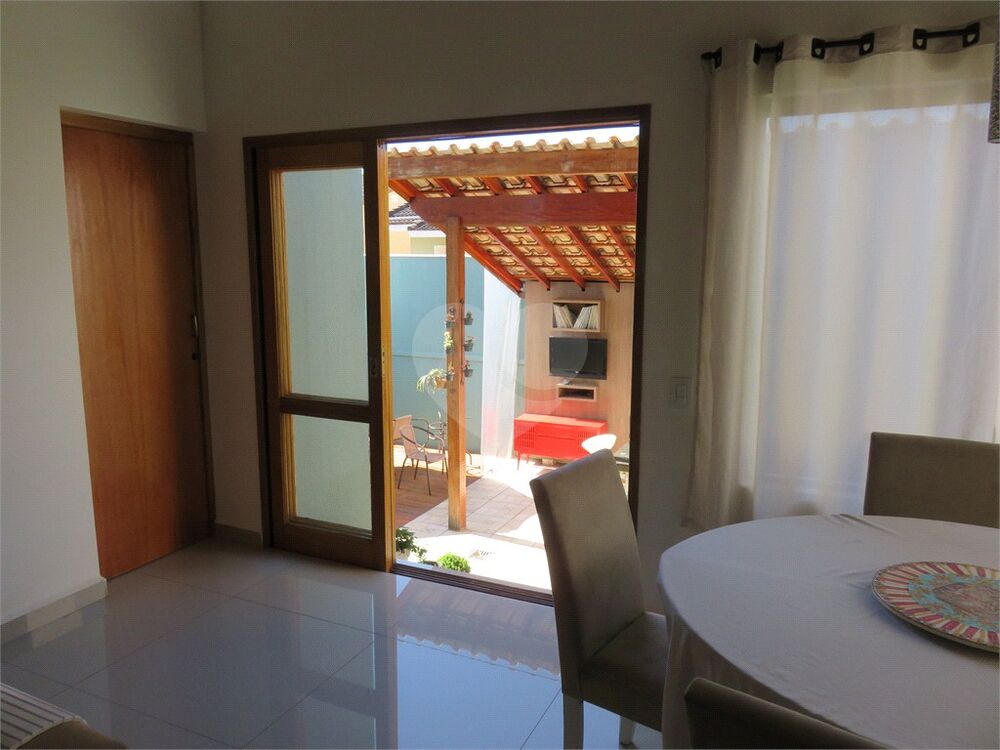 Casa à venda com 3 quartos, 215m² - Foto 4