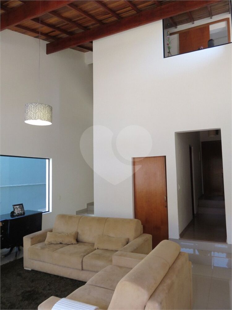 Casa à venda com 3 quartos, 215m² - Foto 2