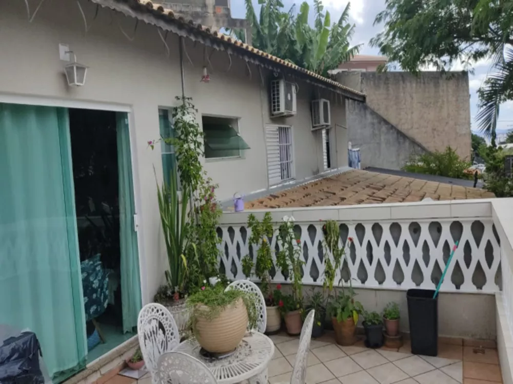 Casa à venda com 3 quartos, 300m² - Foto 2