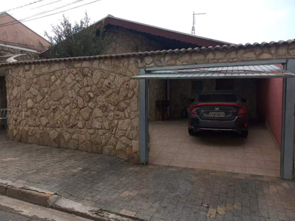 Casa à venda com 3 quartos, 221m² - Foto 1