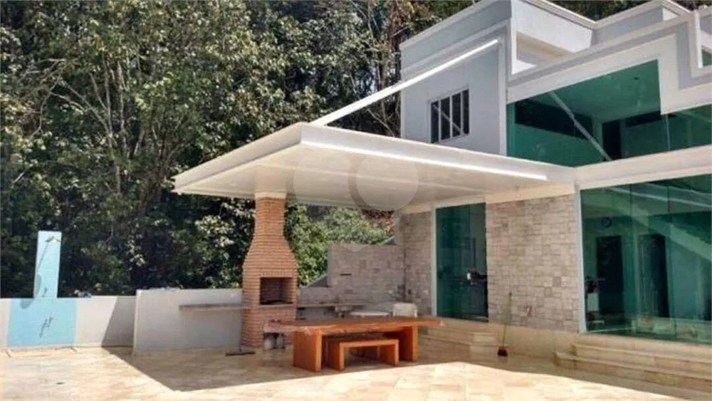 Casa à venda com 6 quartos, 500m² - Foto 1