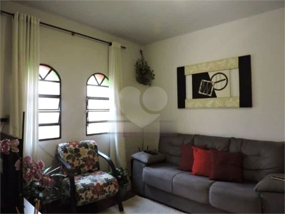 Casa à venda com 3 quartos, 109m² - Foto 1