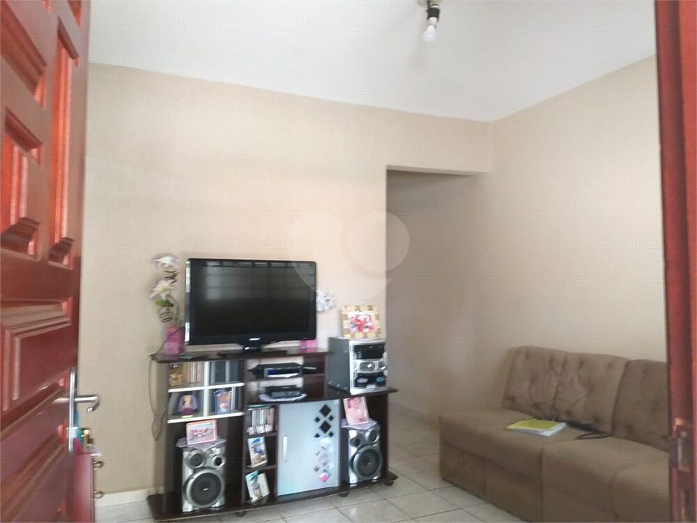 Casa à venda com 3 quartos, 231m² - Foto 1