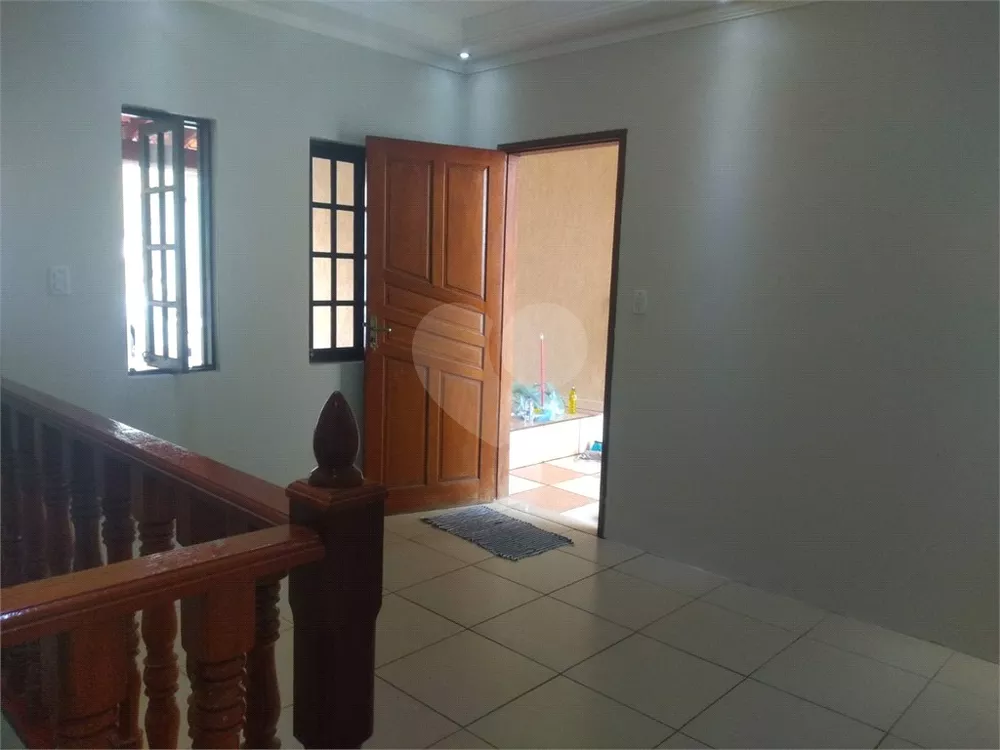 Casa à venda com 3 quartos, 194m² - Foto 2