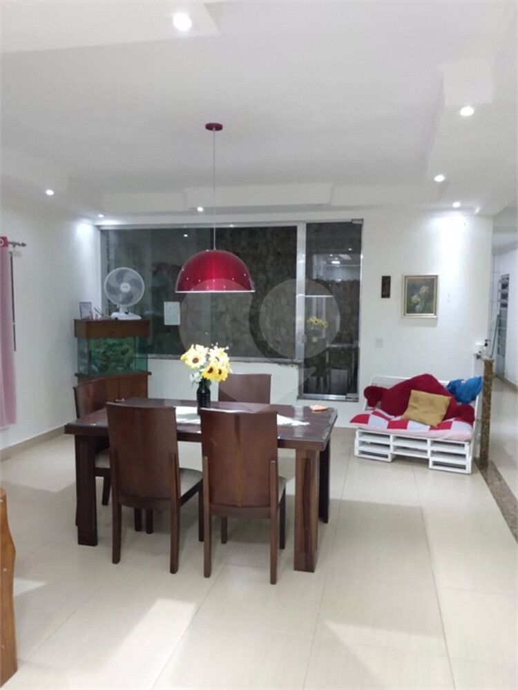 Casa à venda com 3 quartos, 200m² - Foto 11