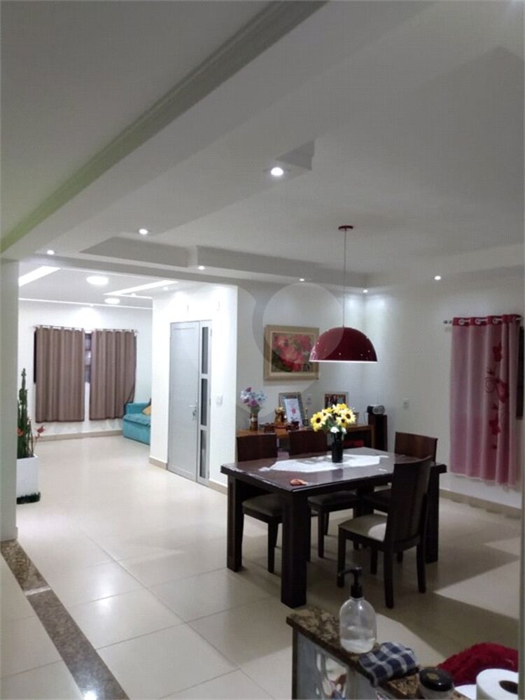 Casa à venda com 3 quartos, 200m² - Foto 5