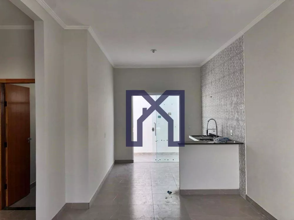 Casa à venda com 2 quartos, 70m² - Foto 4