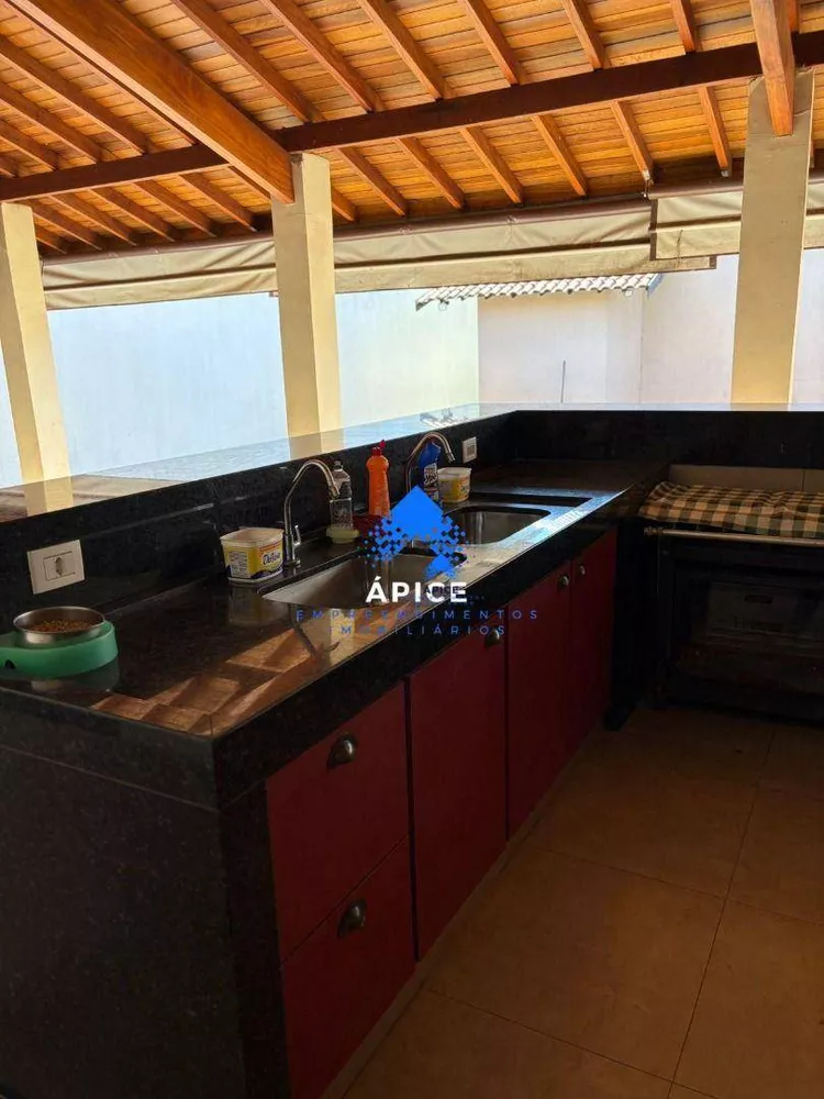 Casa, 3 quartos, 208 m² - Foto 1