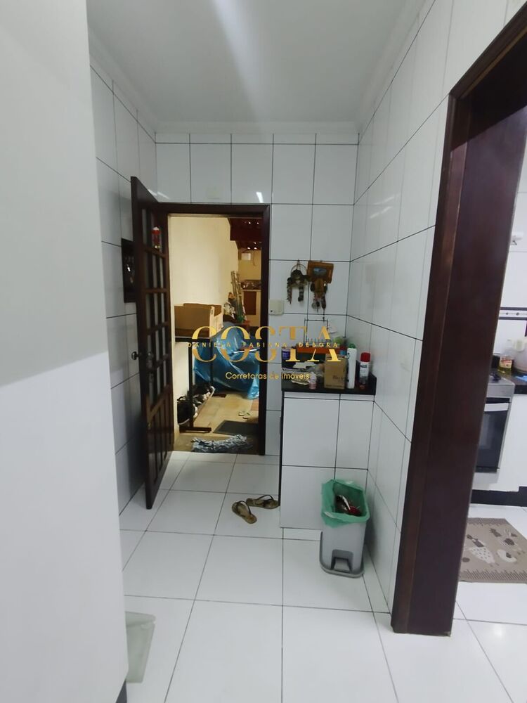 Casa à venda com 3 quartos, 246m² - Foto 11
