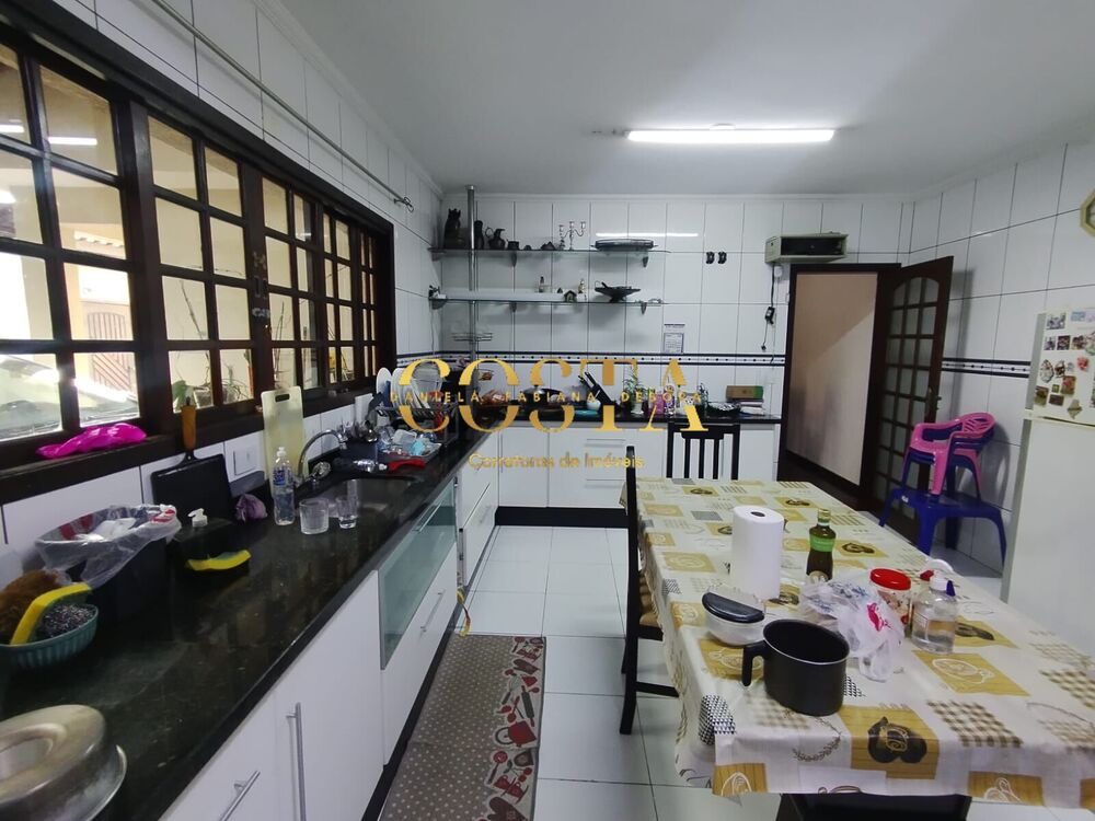 Casa à venda com 3 quartos, 246m² - Foto 9