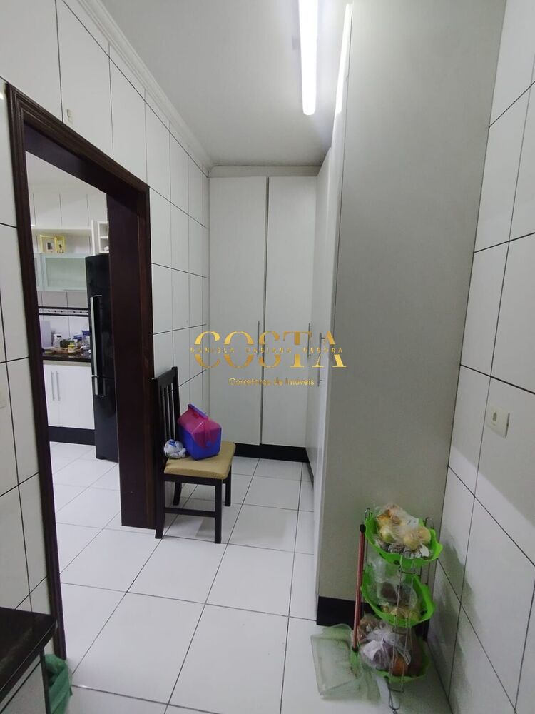 Casa à venda com 3 quartos, 246m² - Foto 10