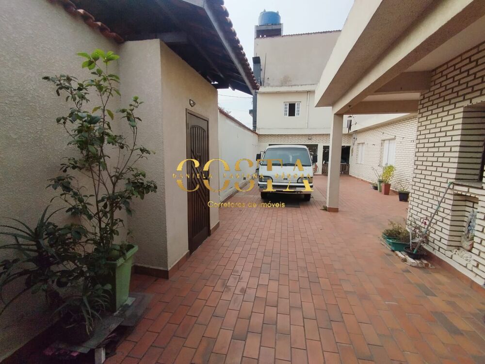 Casa à venda com 3 quartos, 246m² - Foto 35