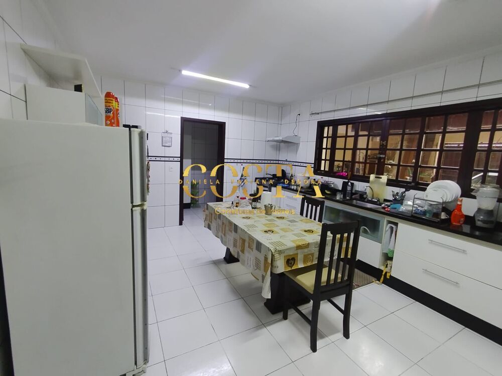 Casa à venda com 3 quartos, 246m² - Foto 7