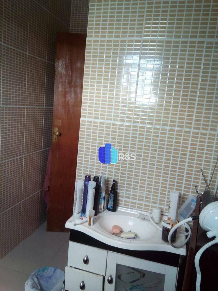Casa à venda com 4 quartos, 250m² - Foto 4
