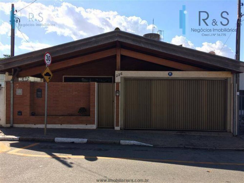 Casa à venda com 2 quartos, 200m² - Foto 1