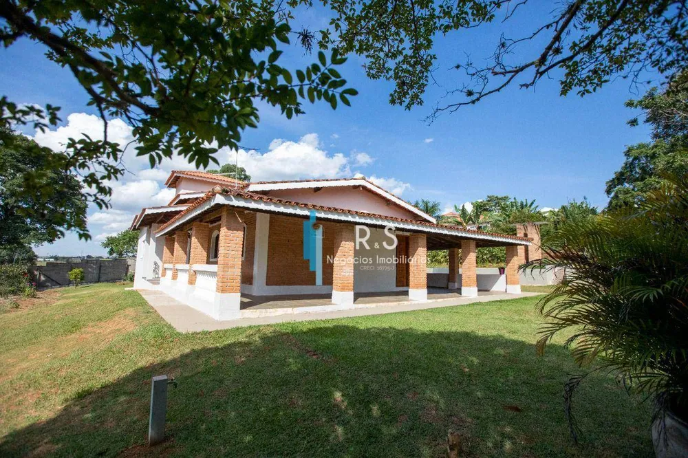 Chácara, 4 quartos, 2400 m² - Foto 1