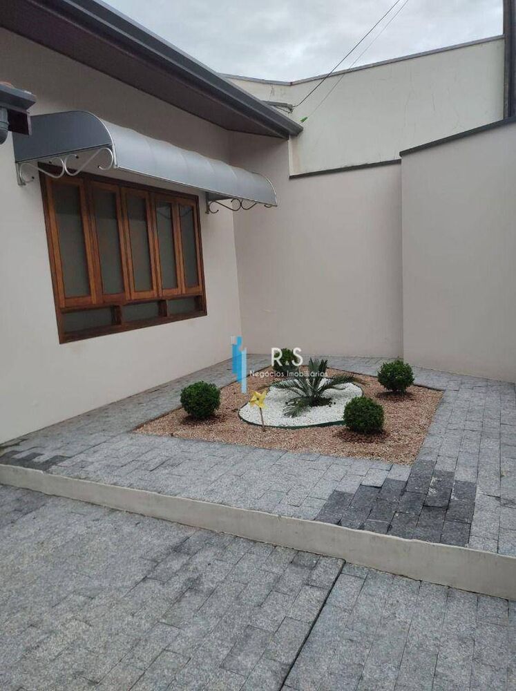 Casa à venda com 3 quartos, 173m² - Foto 1