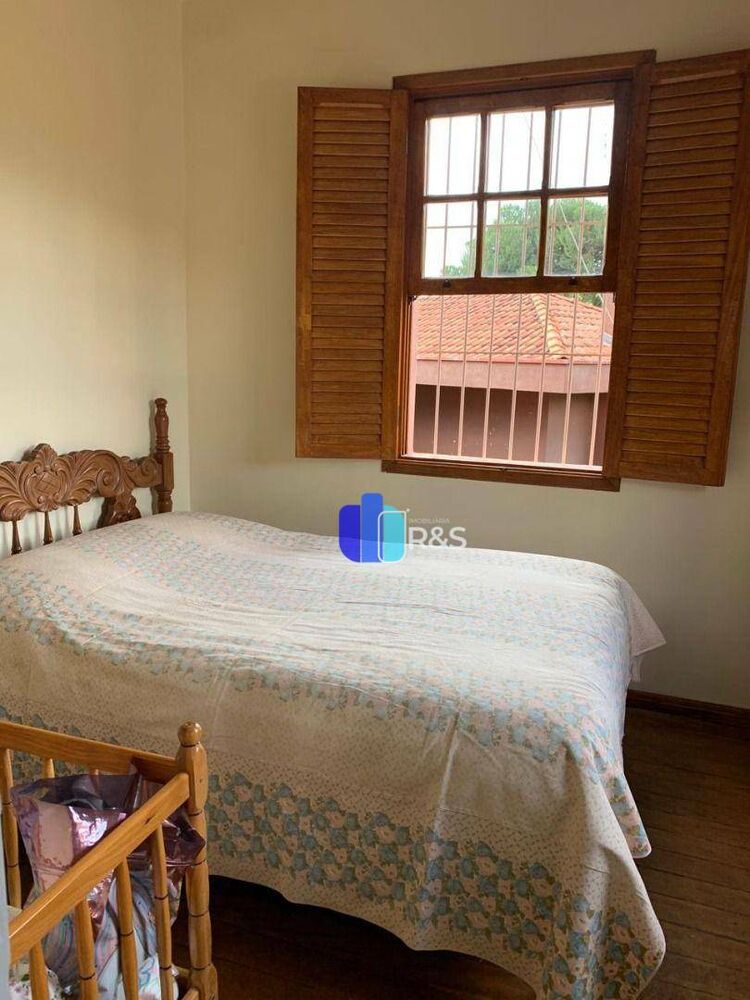 Casa à venda com 6 quartos, 300m² - Foto 2