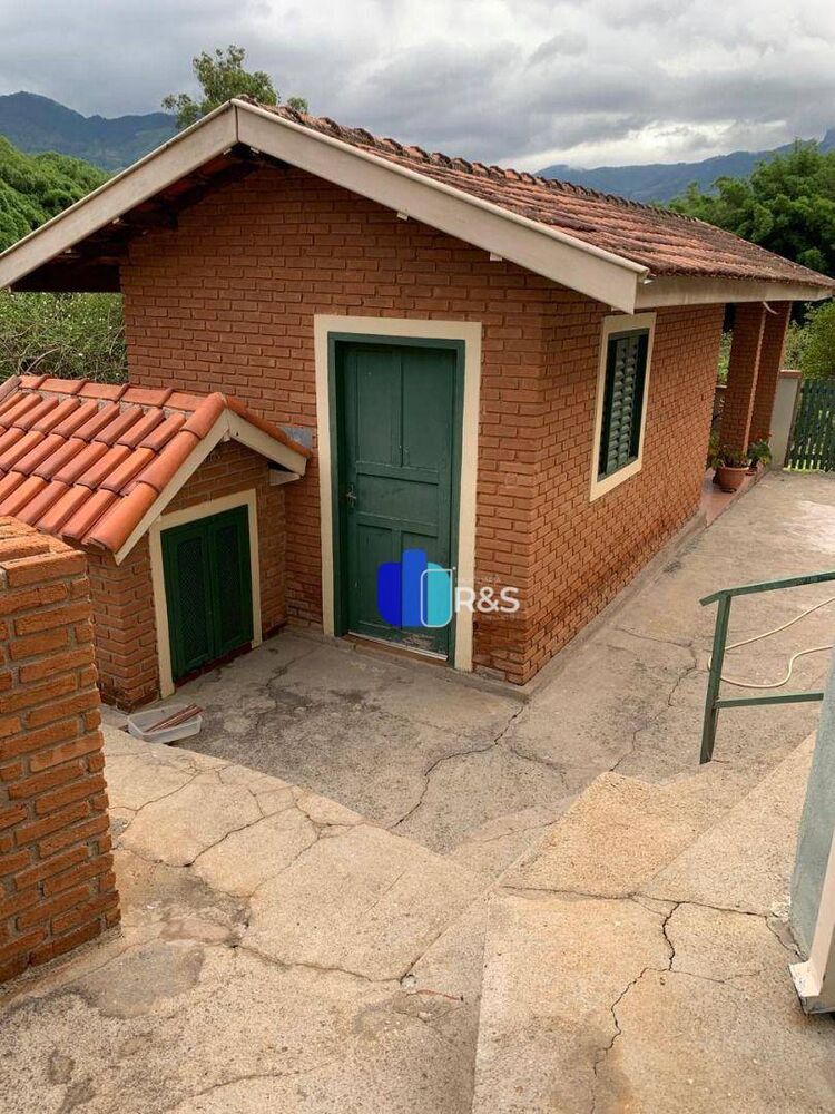 Casa à venda com 6 quartos, 300m² - Foto 1