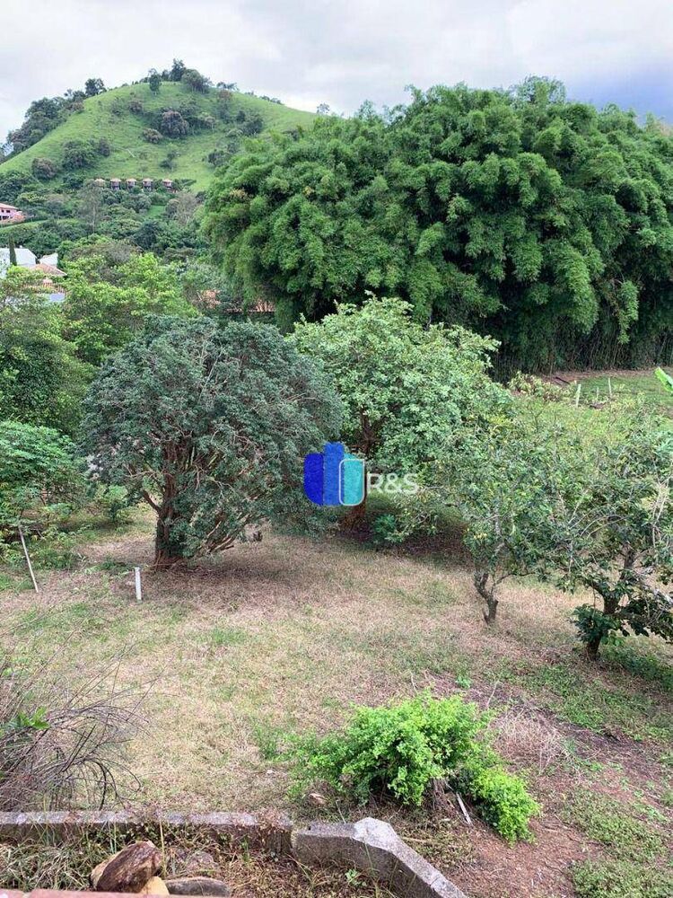 Casa à venda com 6 quartos, 300m² - Foto 3