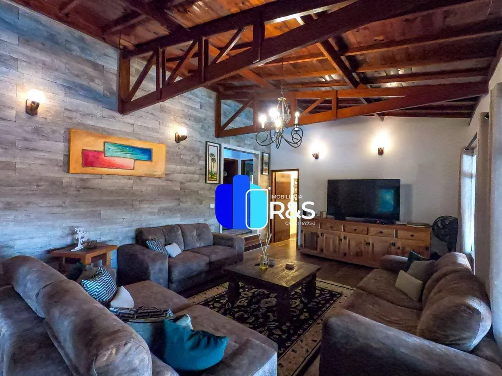 Chácara, 3 quartos, 1090 m² - Foto 1