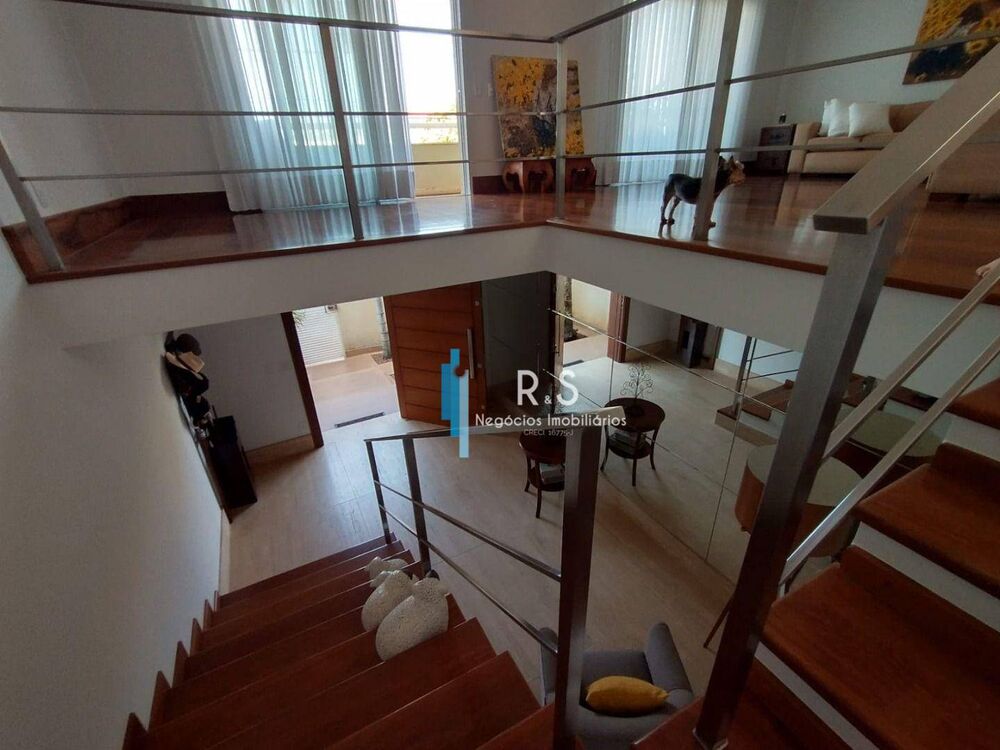 Casa, 3 quartos, 279 m² - Foto 1