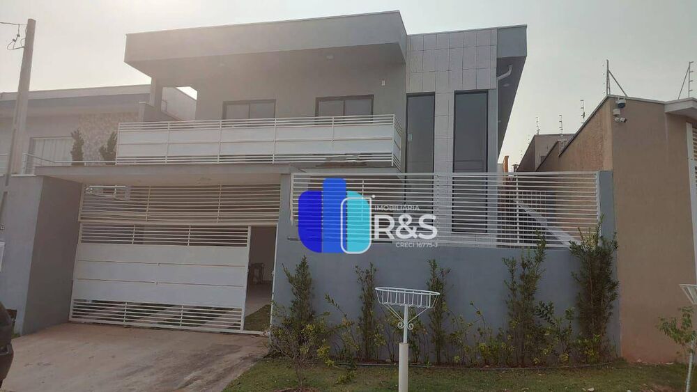 Casa, 3 quartos, 216 m² - Foto 1