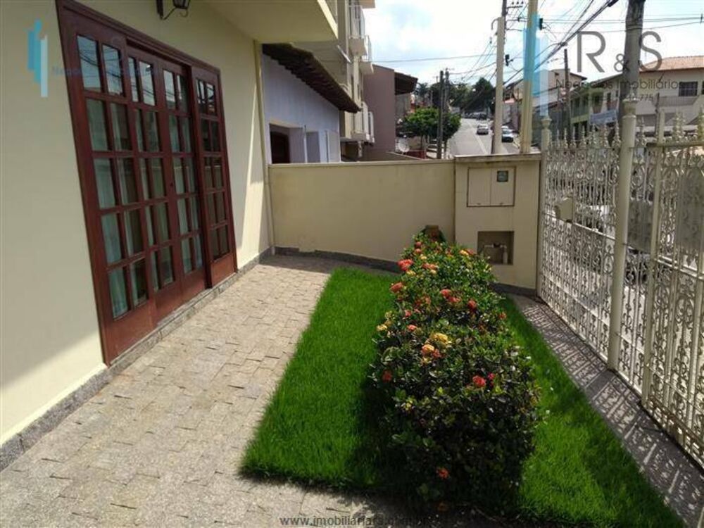 Casa à venda com 3 quartos, 260m² - Foto 1