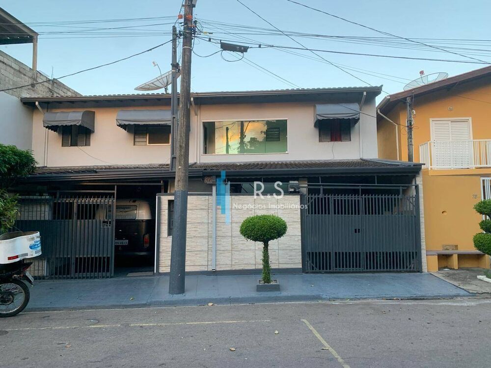 Casa à venda com 6 quartos, 165m² - Foto 1