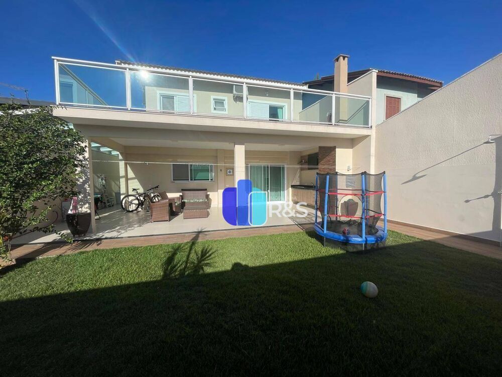 Casa à venda com 3 quartos, 196m² - Foto 1