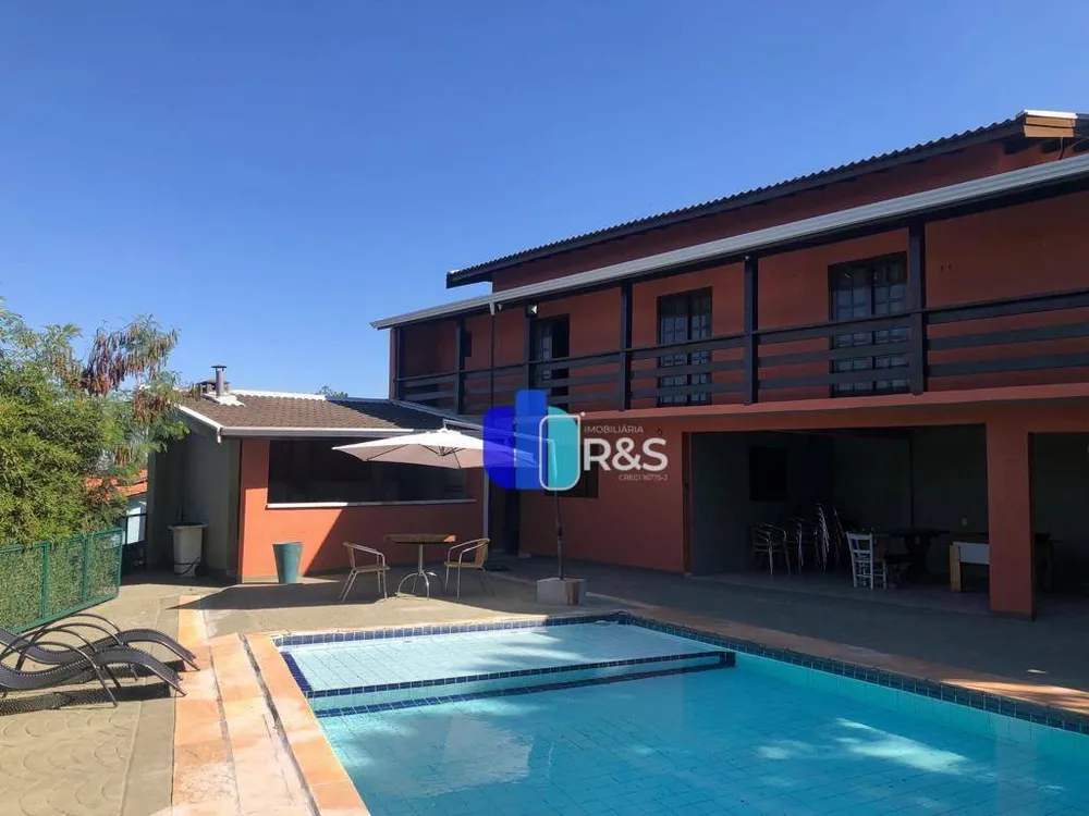 Chácara, 3 quartos, 1792 m² - Foto 1