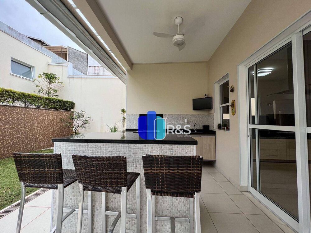 Casa de Condomínio à venda com 3 quartos, 252m² - Foto 2