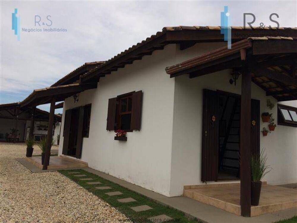 Chácara à venda com 3 quartos, 230m² - Foto 1