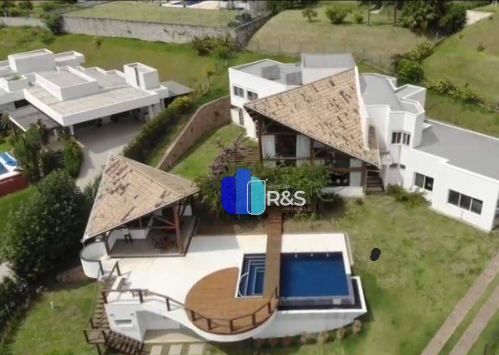 Casa de Condomínio à venda e aluguel com 5 quartos, 560m² - Foto 1