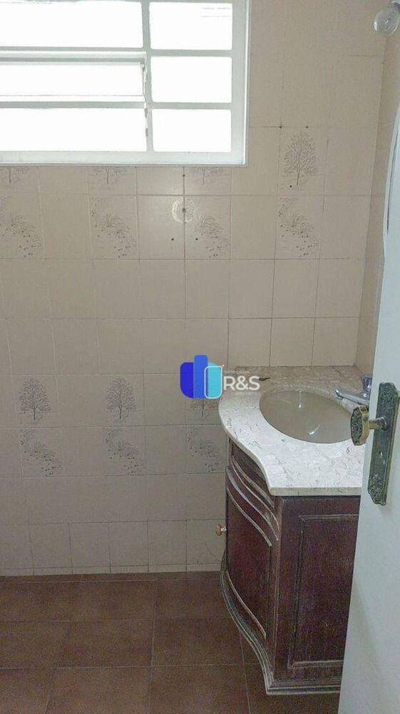 Casa para alugar com 4 quartos, 230m² - Foto 4