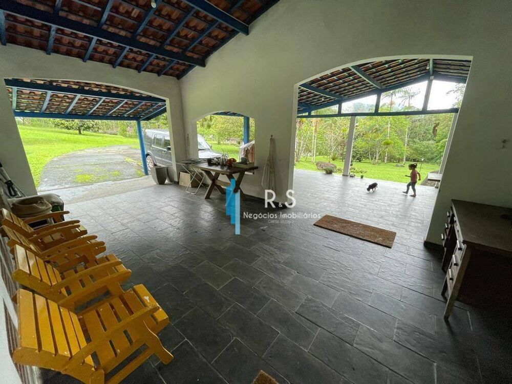 Sítio à venda com 5 quartos, 300m² - Foto 1