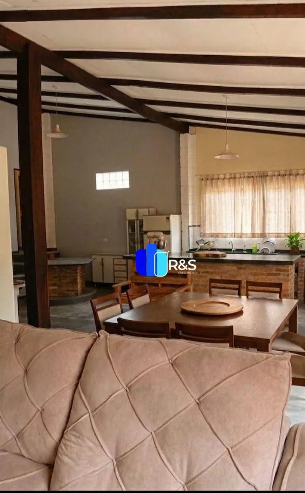 Chácara, 3 quartos, 1625 m² - Foto 1