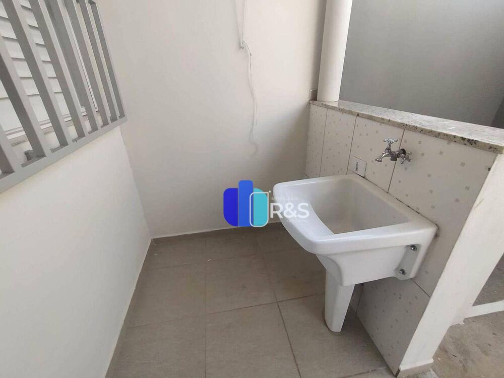 Casa à venda com 3 quartos, 220m² - Foto 3