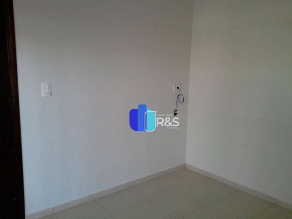 Casa à venda com 3 quartos, 220m² - Foto 2