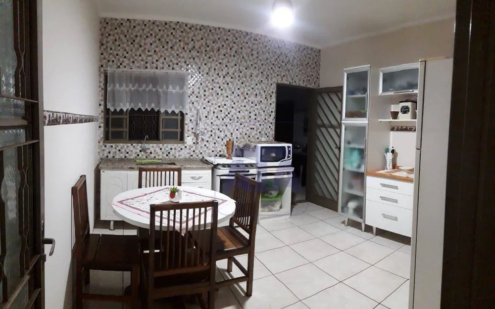 Casa, 3 quartos, 242 m² - Foto 2