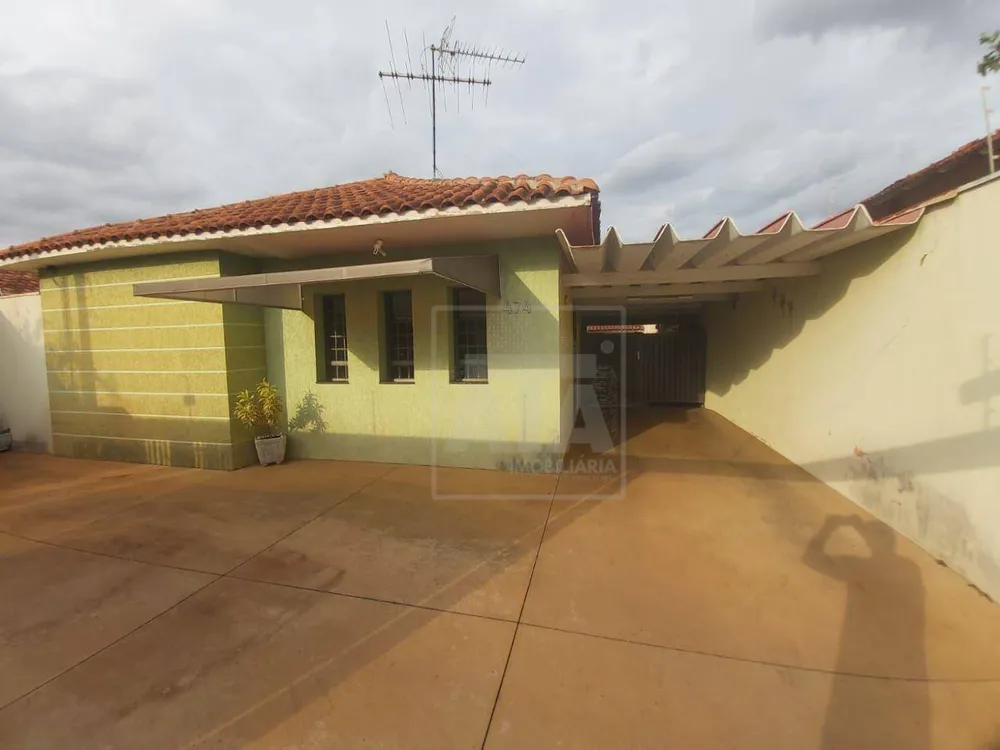 Casa, 3 quartos, 229 m² - Foto 2