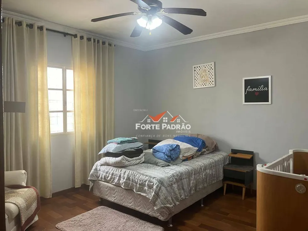 Casa, 3 quartos, 214 m² - Foto 1