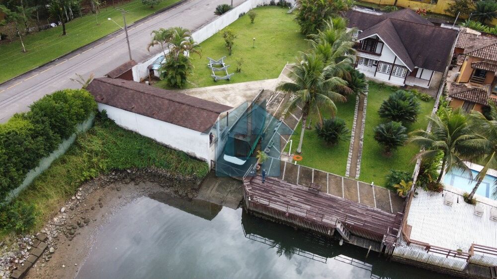 Casa à venda com 4 quartos, 300m² - Foto 2