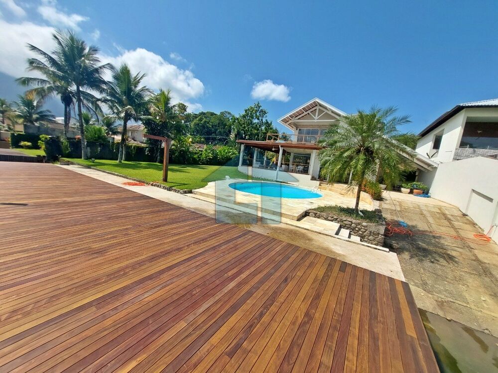 Casa à venda e aluguel com 5 quartos, 307m² - Foto 1