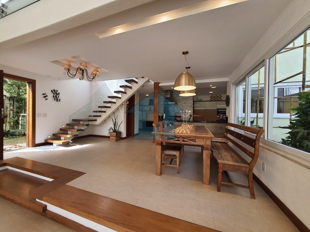 Casa à venda com 5 quartos, 355m² - Foto 1